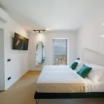 View Garda * برنزوني سول جاردا